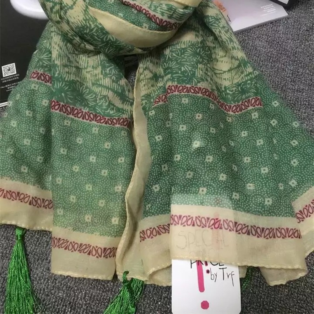 Classic Green Scarf - Item #002